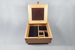 Elegante Square Wood Jewelry Box